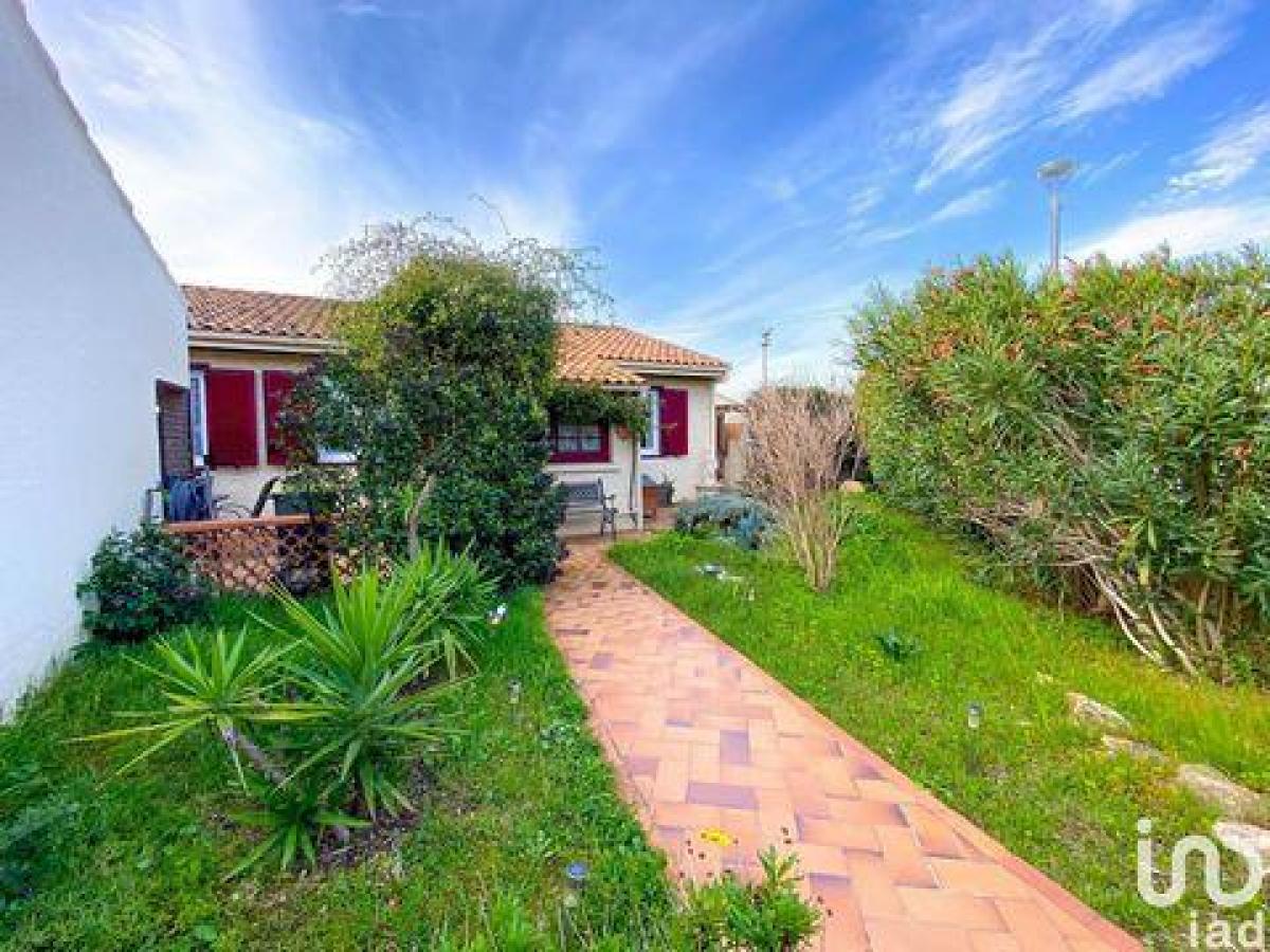 Picture of Home For Sale in Miramas, Provence-Alpes-Cote d'Azur, France