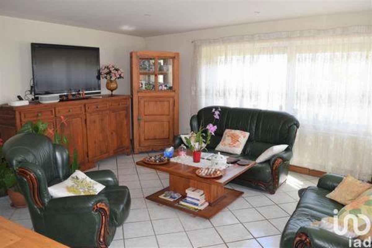 Picture of Home For Sale in Abbeville, Picardie, France