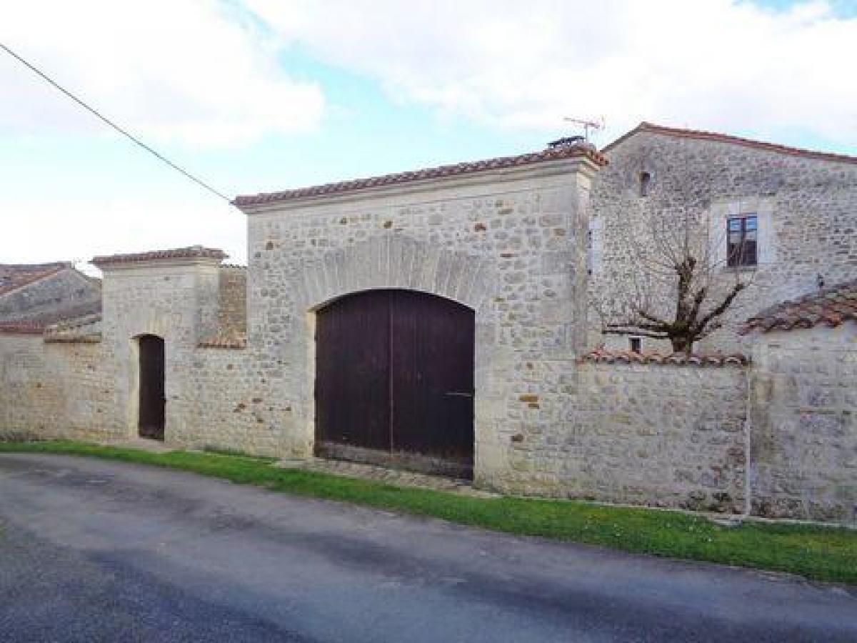 Picture of Home For Sale in Angouleme, Poitou Charentes, France