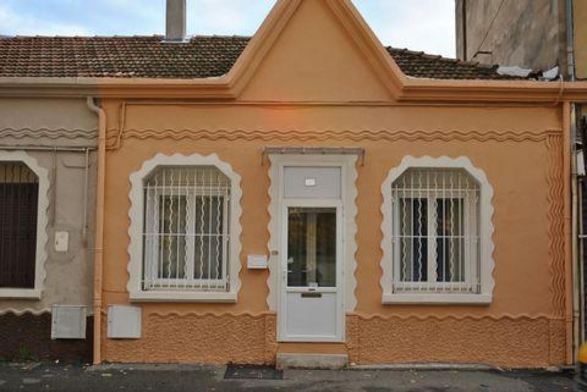 Picture of Home For Sale in Avignon, Provence-Alpes-Cote d'Azur, France