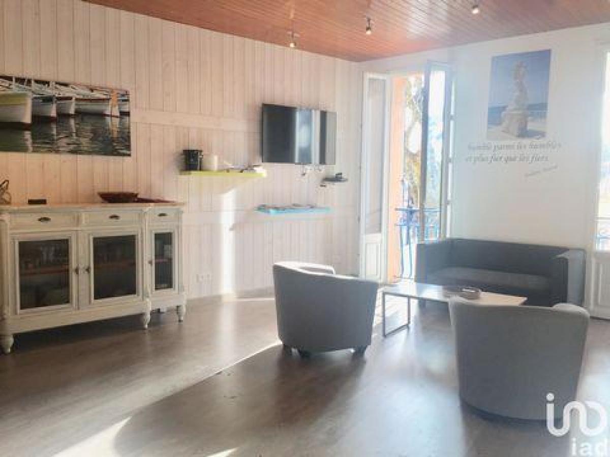 Picture of Condo For Sale in Cassis, Provence-Alpes-Cote d'Azur, France