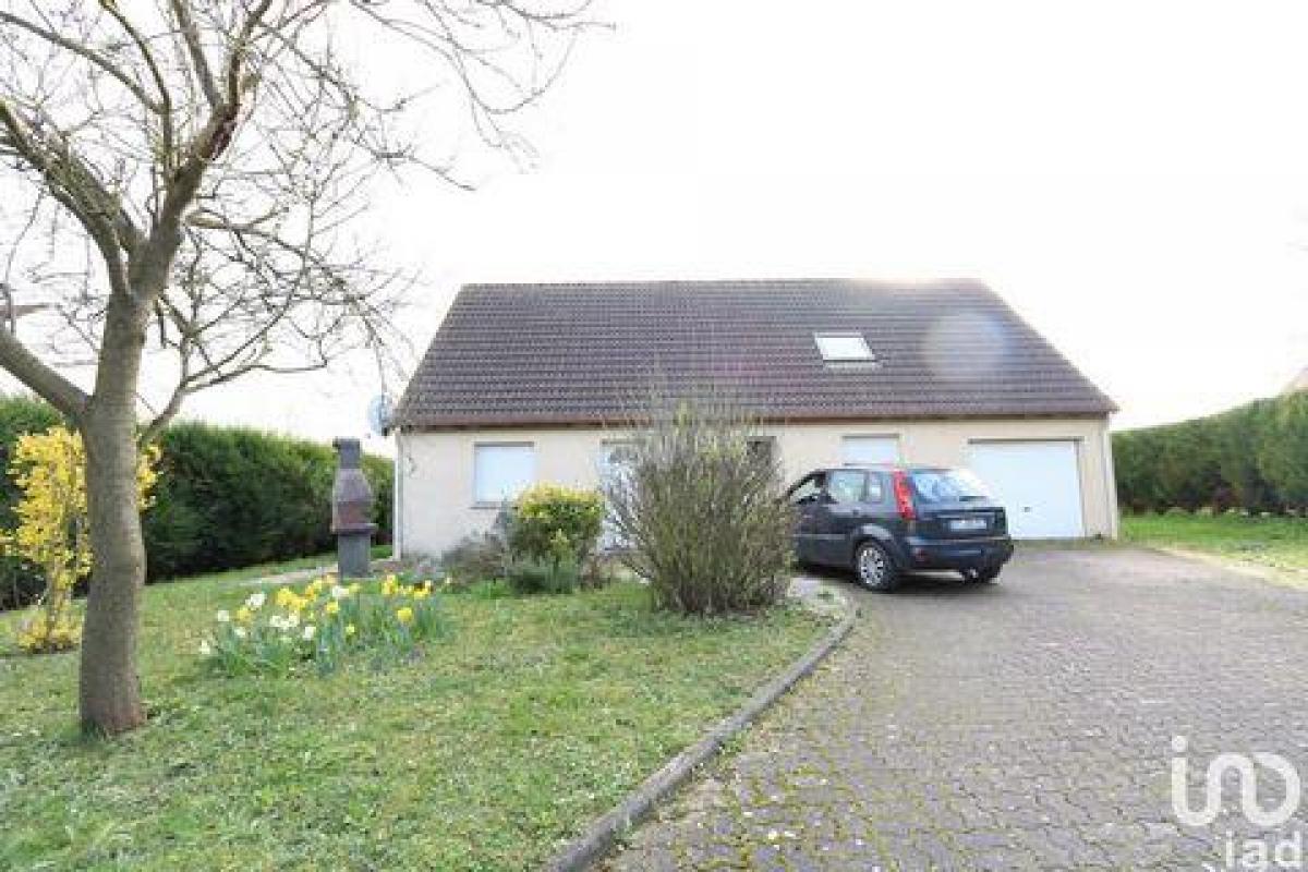 Picture of Home For Sale in Chauny, Picardie, France