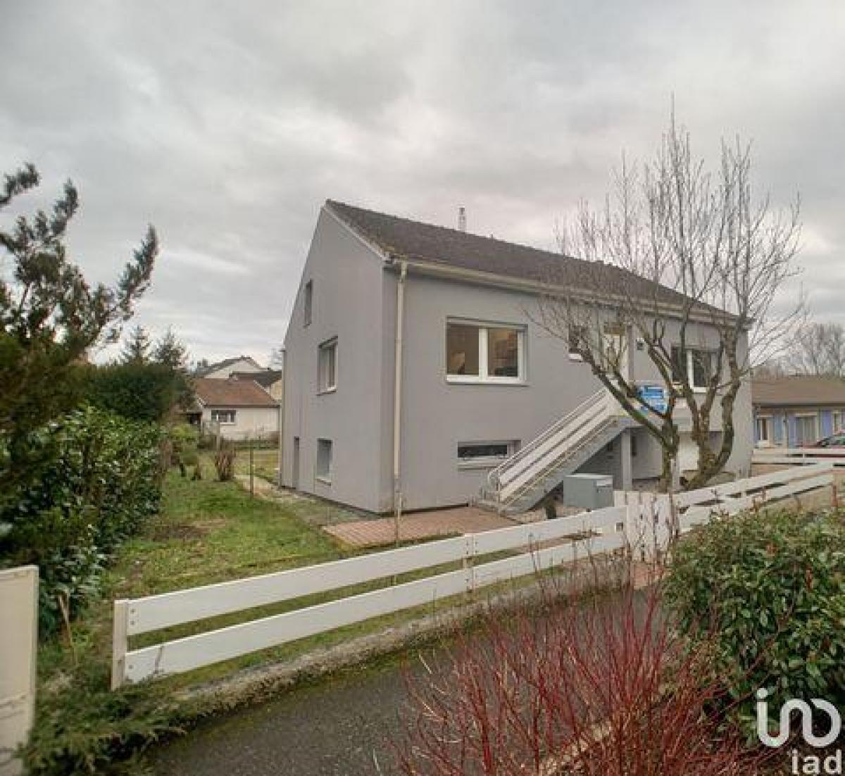 Picture of Home For Sale in Porcelette, Lorraine, France