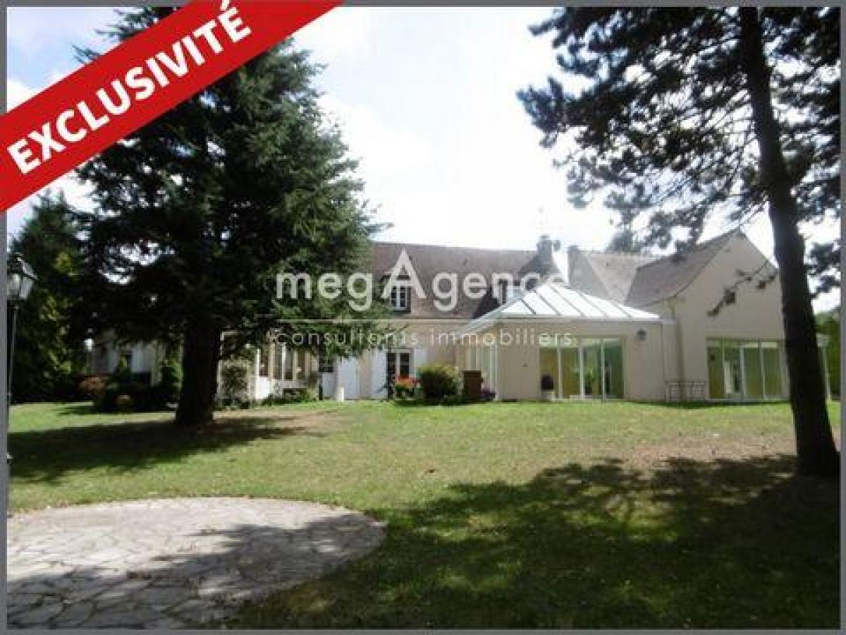 Picture of Home For Sale in Senlis, Picardie, France