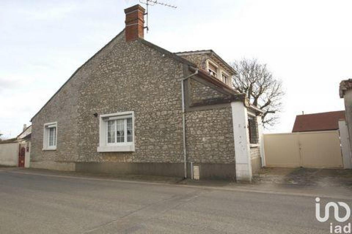 Picture of Home For Sale in Coudray, Centre, France