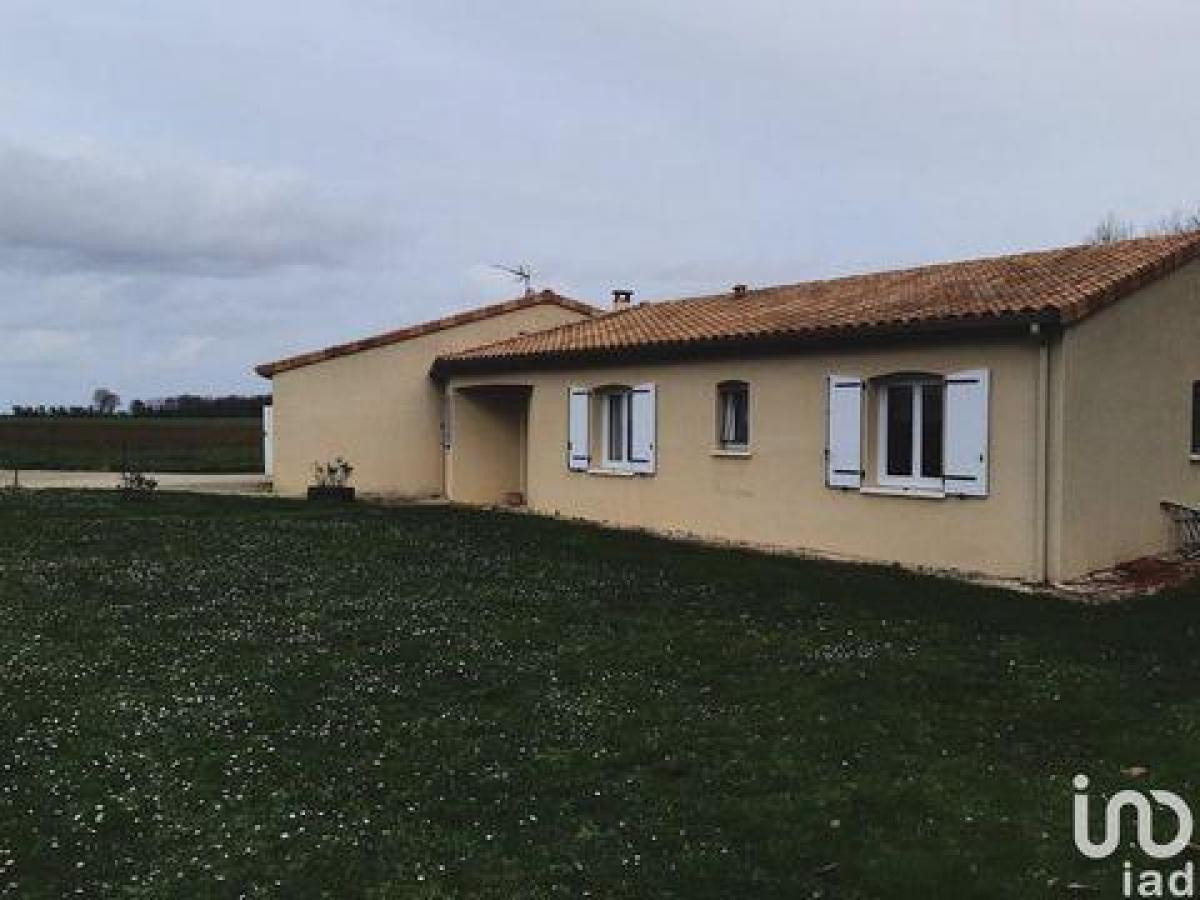 Picture of Home For Sale in Saint Macoux, Poitou Charentes, France