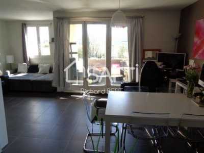Apartment For Sale in Hyeres, France