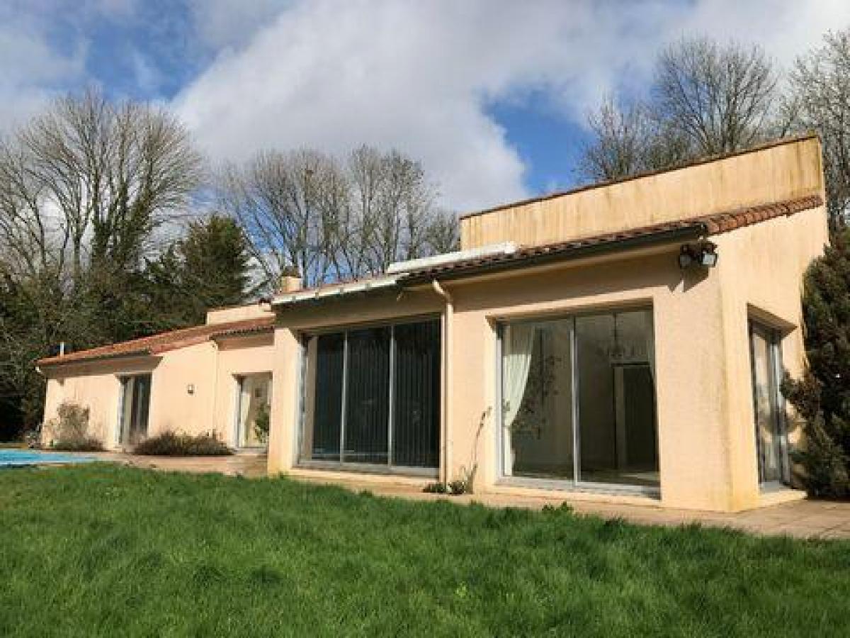 Picture of Home For Sale in Saint Maixent L Ecole, Poitou Charentes, France