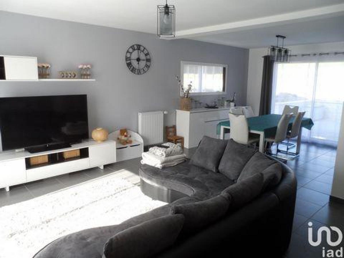 Picture of Home For Sale in Rambouillet, Picardie, France