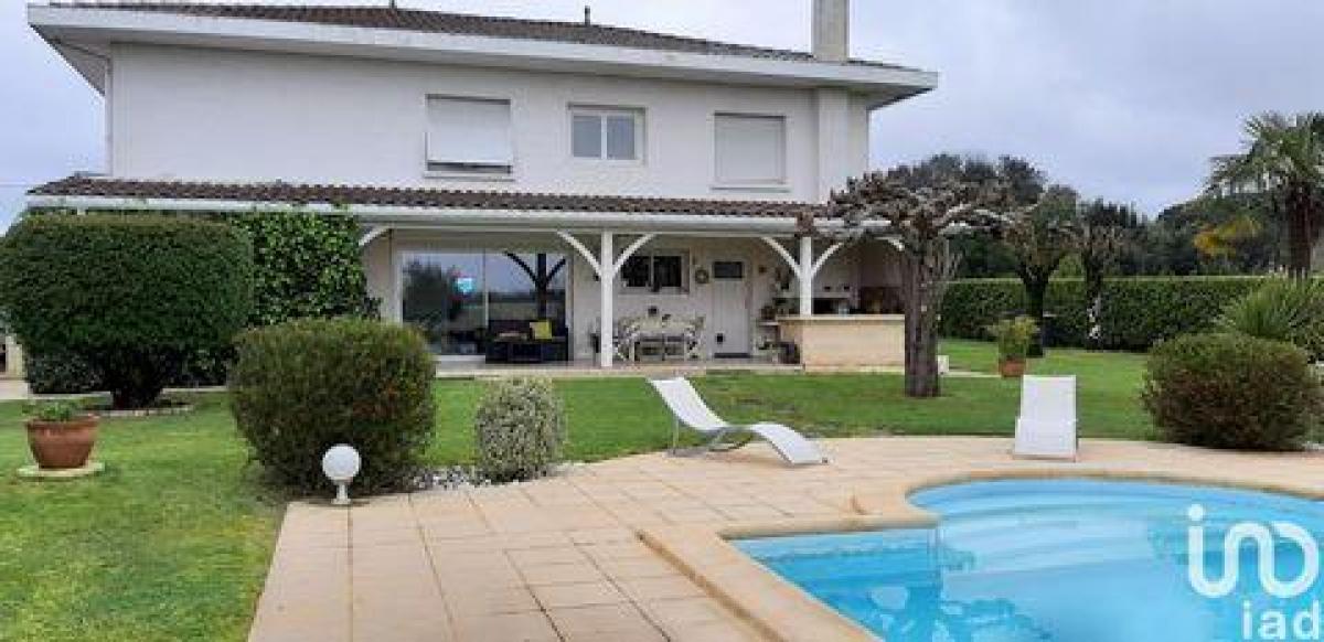 Picture of Home For Sale in Avensan, Aquitaine, France