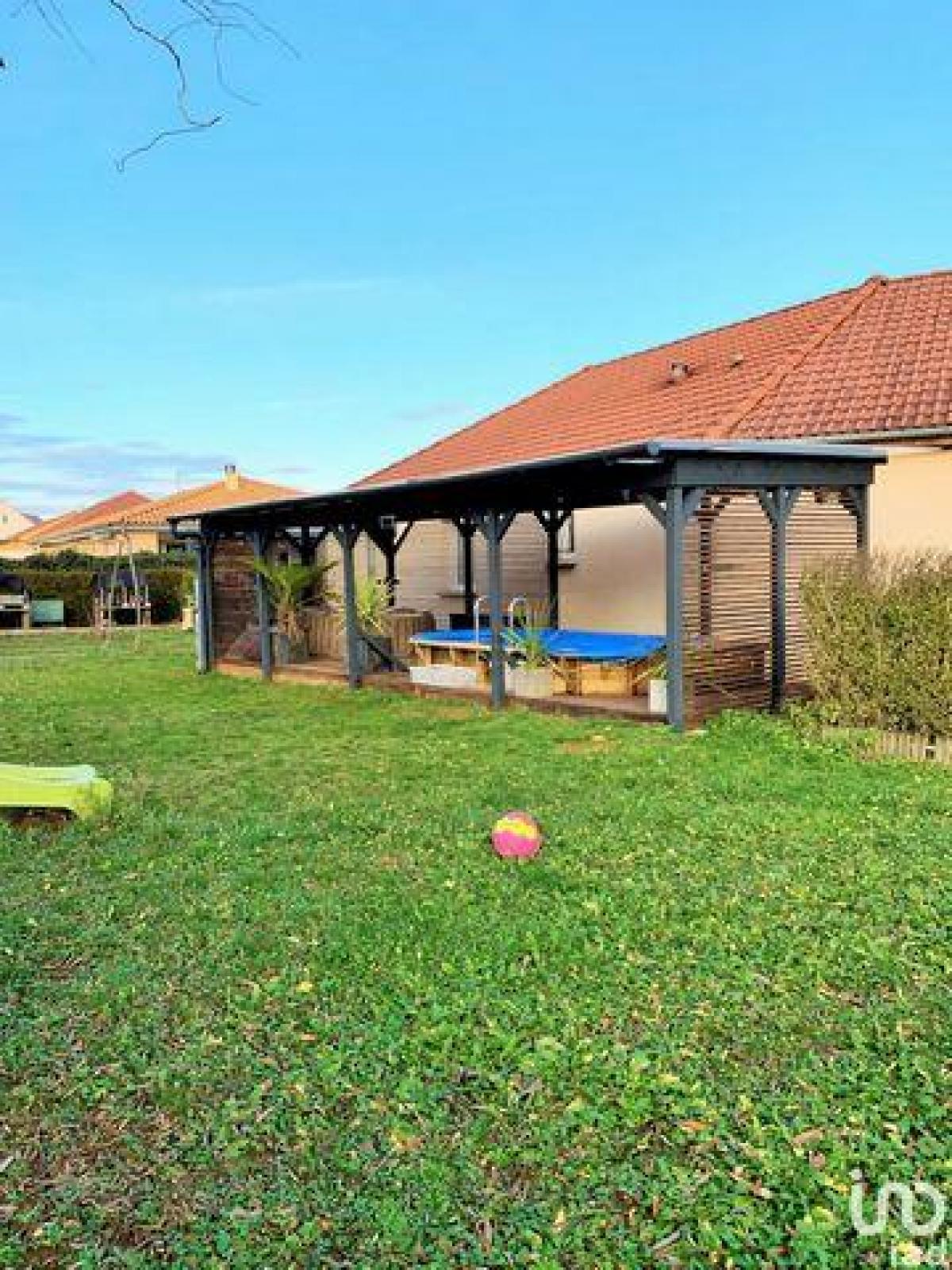 Picture of Home For Sale in Nogent, Centre, France