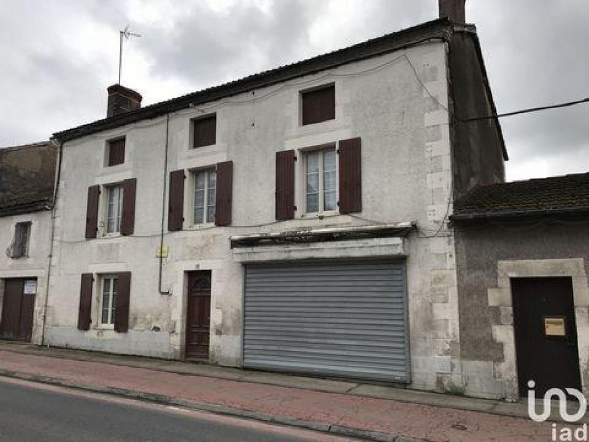 Picture of Home For Sale in Moulismes, Poitou Charentes, France