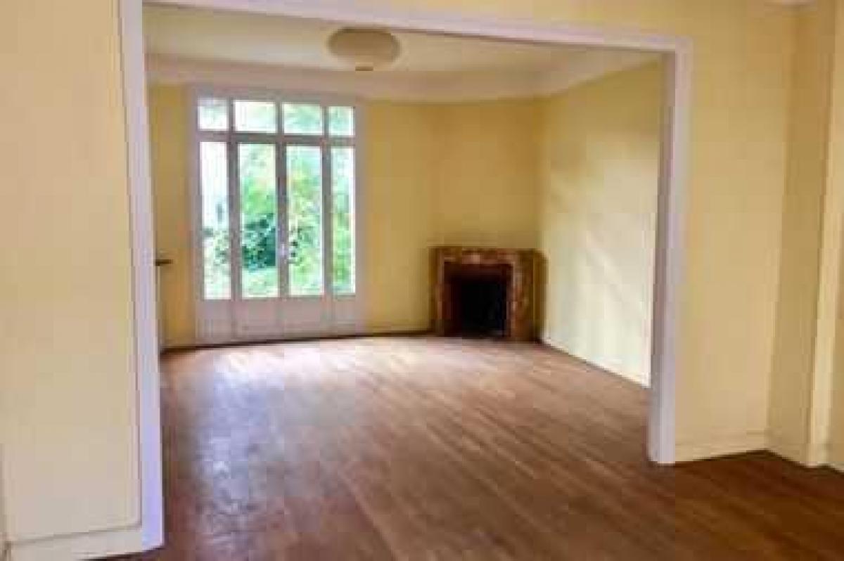 Picture of Home For Sale in Soissons, Picardie, France