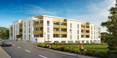 Condo For Sale in Cenon, France
