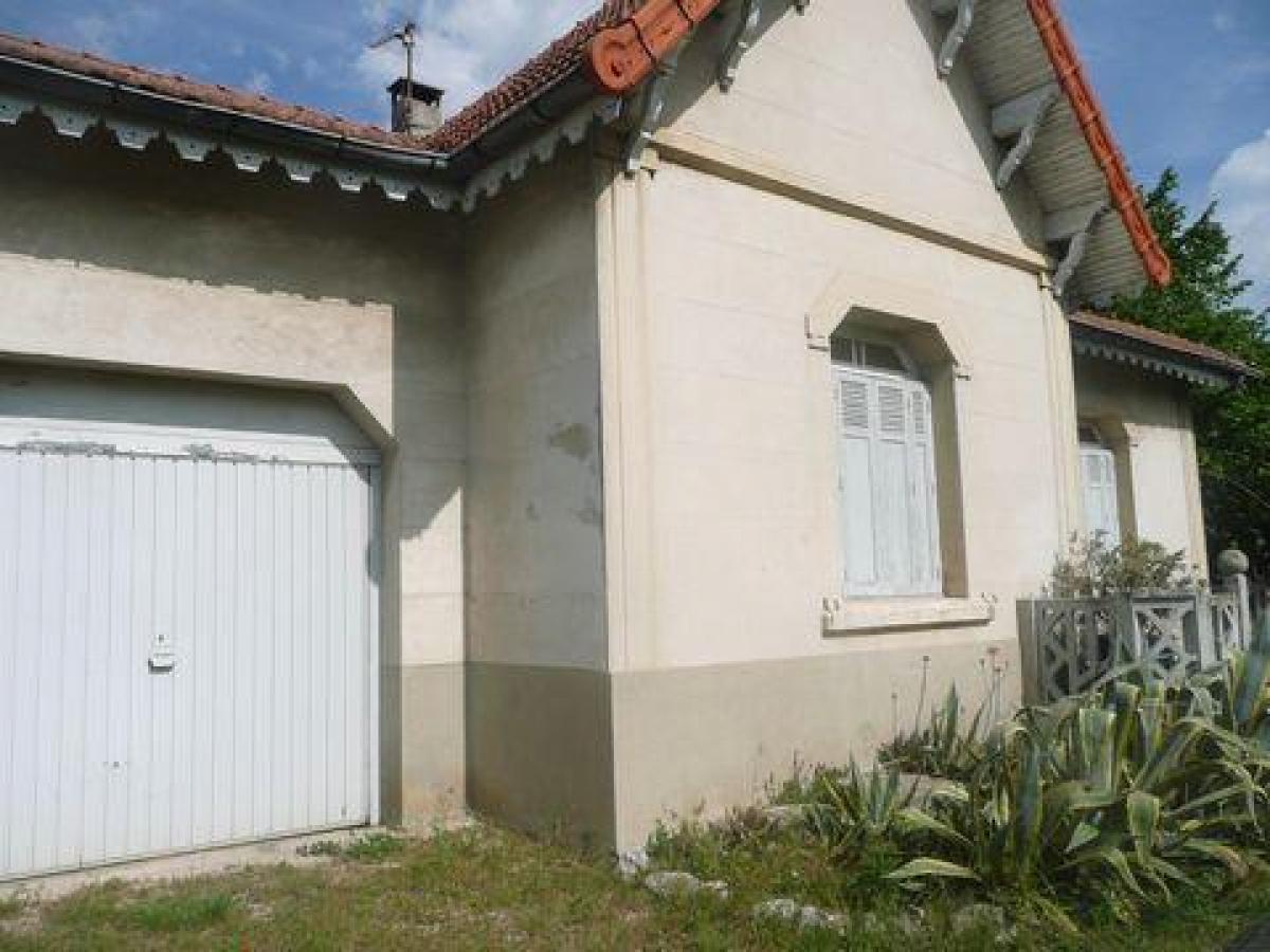 Picture of Home For Sale in Carpentras, Provence-Alpes-Cote d'Azur, France