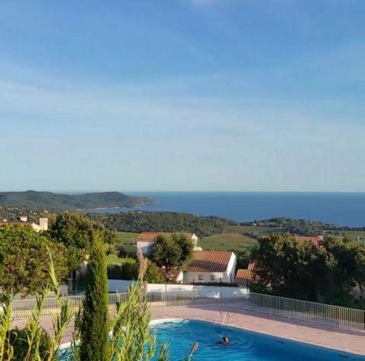 Picture of Apartment For Sale in La Croix Valmer, Cote d'Azur, France