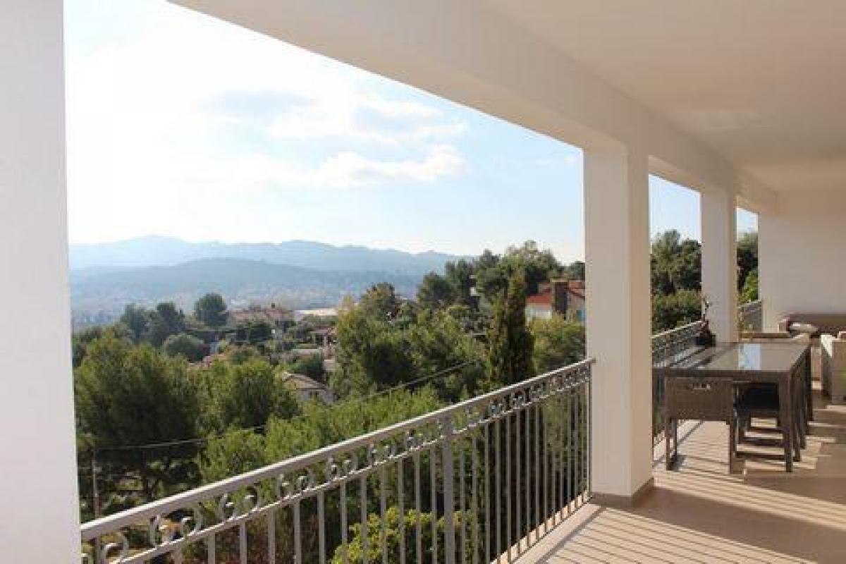 Picture of Home For Sale in SIX FOURS LES PLAGES, Cote d'Azur, France