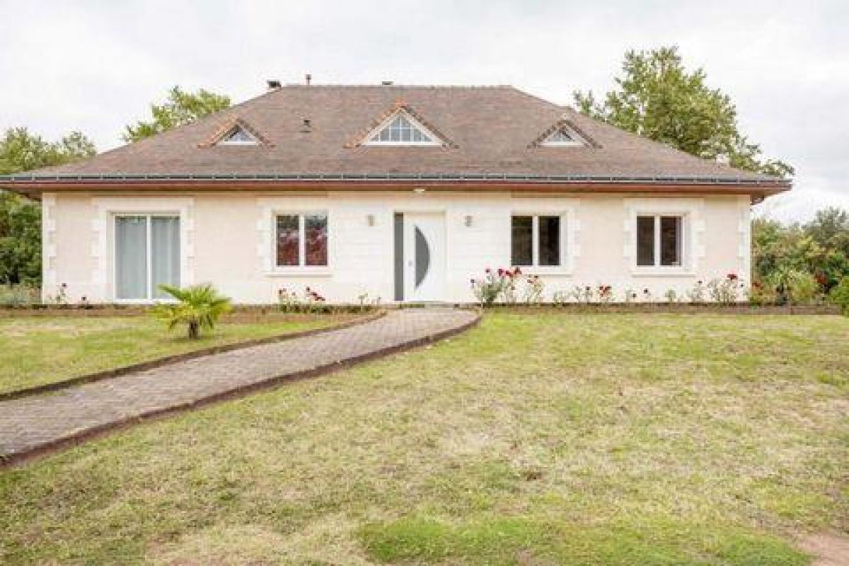Picture of Home For Sale in Chinon, Centre, France
