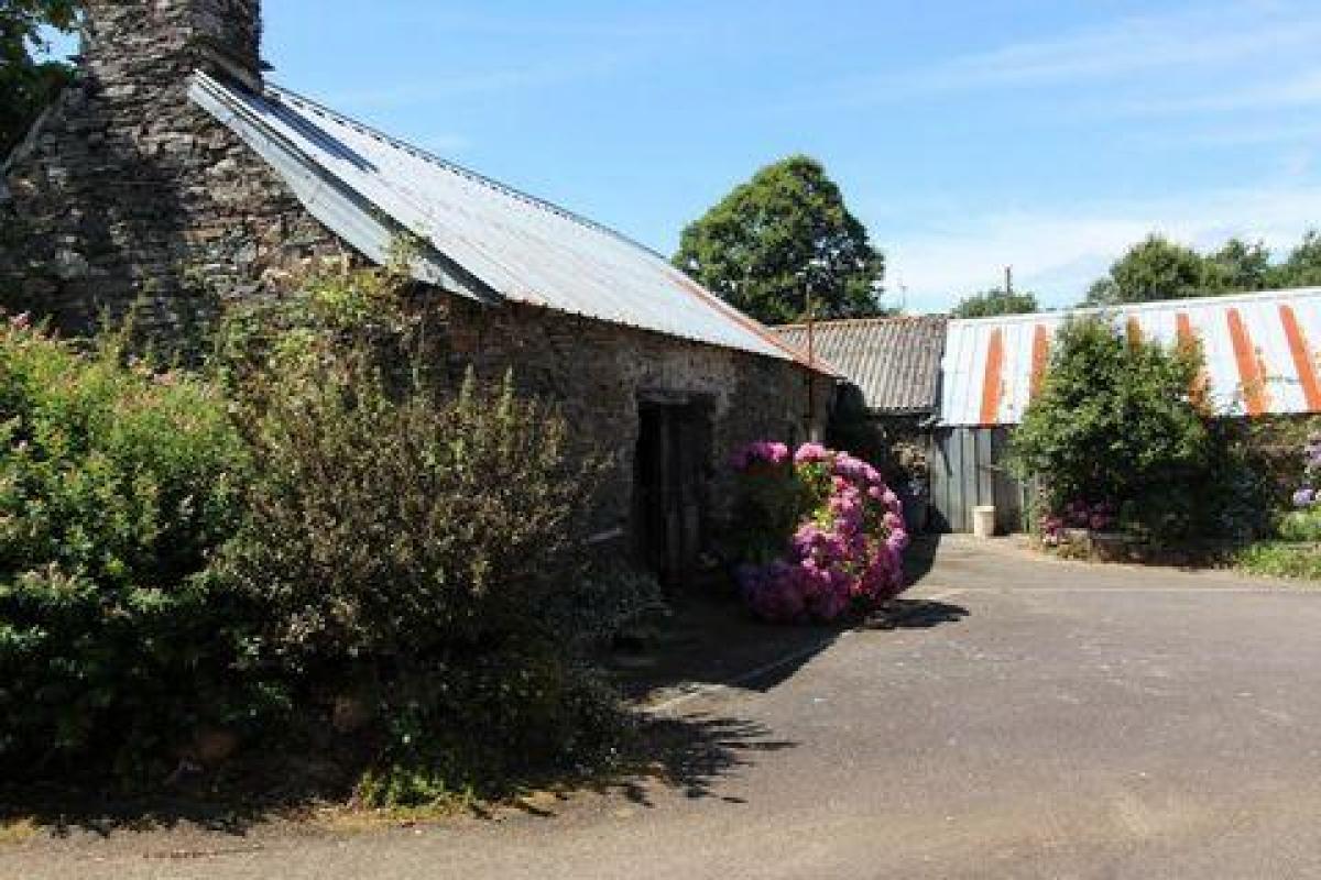 Picture of Home For Sale in Chateaulin, Finistere, France