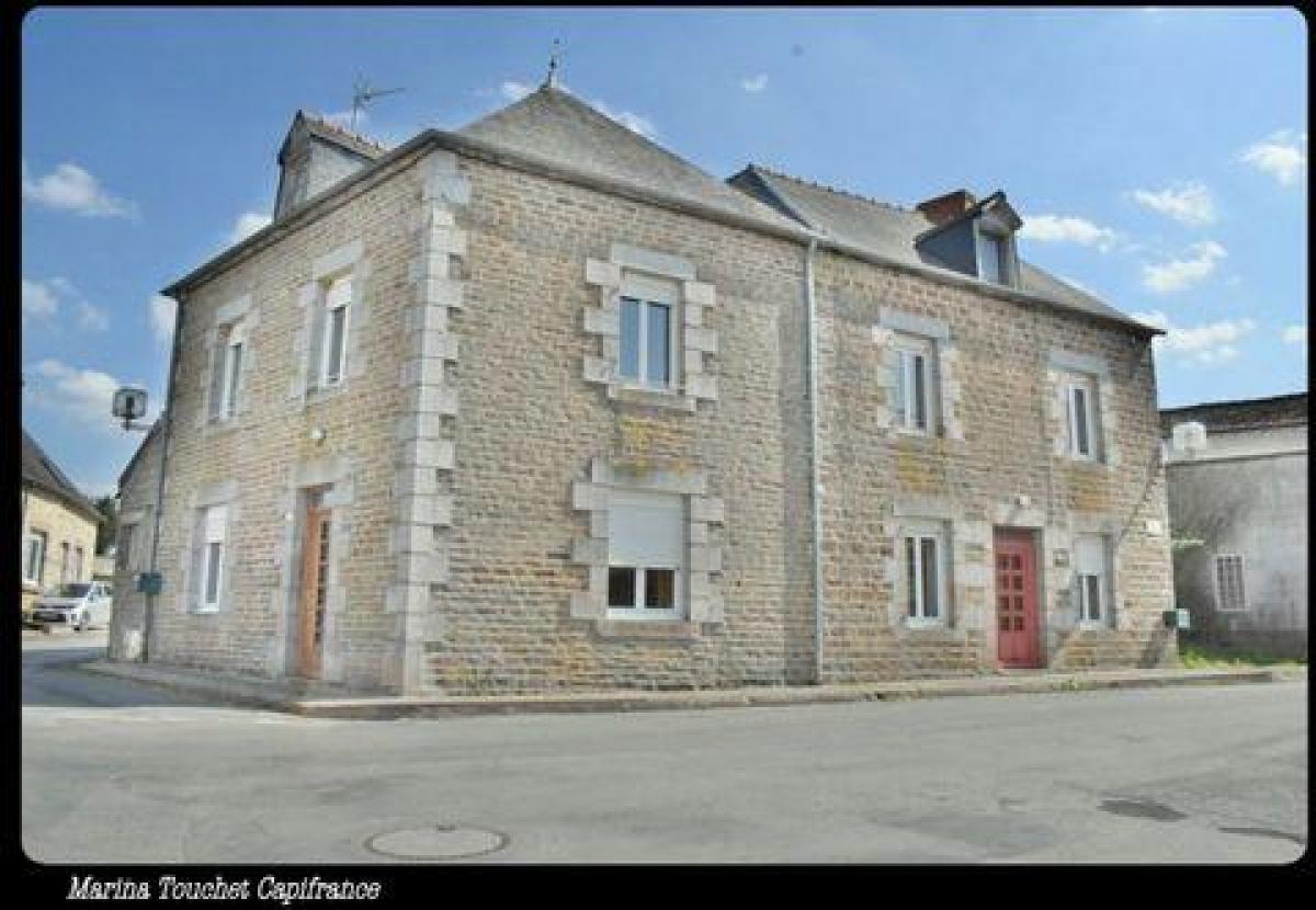 Picture of Home For Sale in Fougeres, Ile De France, France