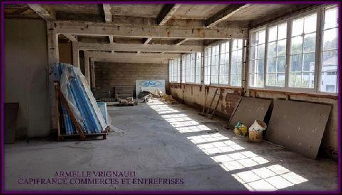 Picture of Office For Sale in Houdan, Centre, France