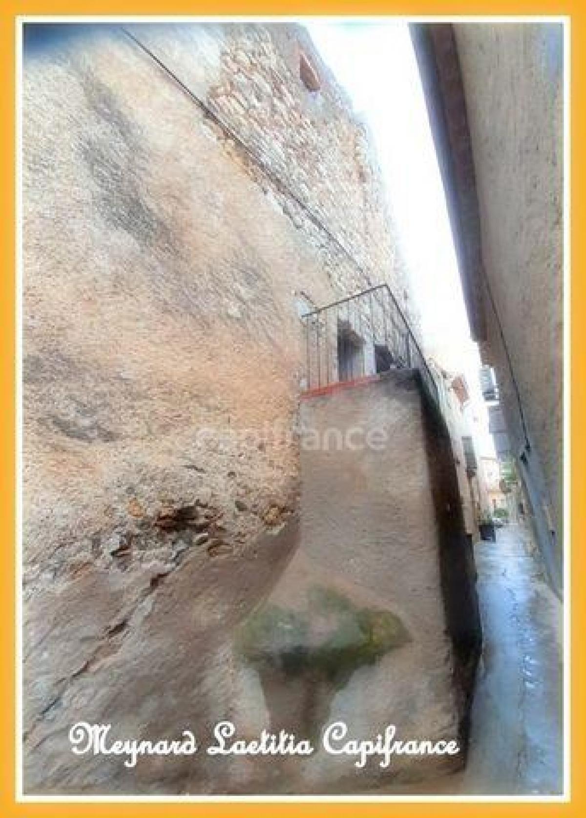 Picture of Home For Sale in Autignac, Languedoc Roussillon, France