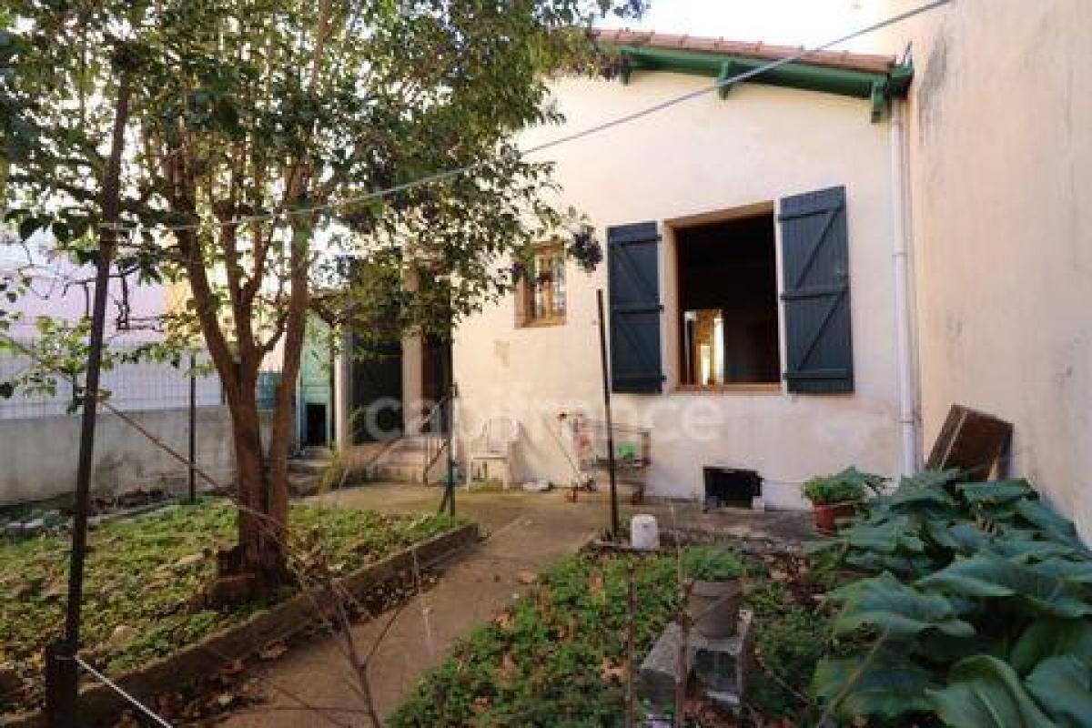 Picture of Home For Sale in Toulon, Provence-Alpes-Cote d'Azur, France