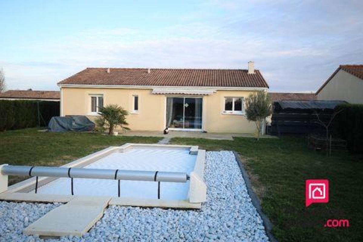 Picture of Home For Sale in Langon, Centre, France