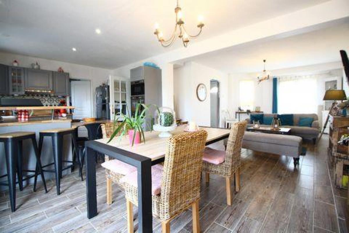 Picture of Home For Sale in Chartres, Centre, France