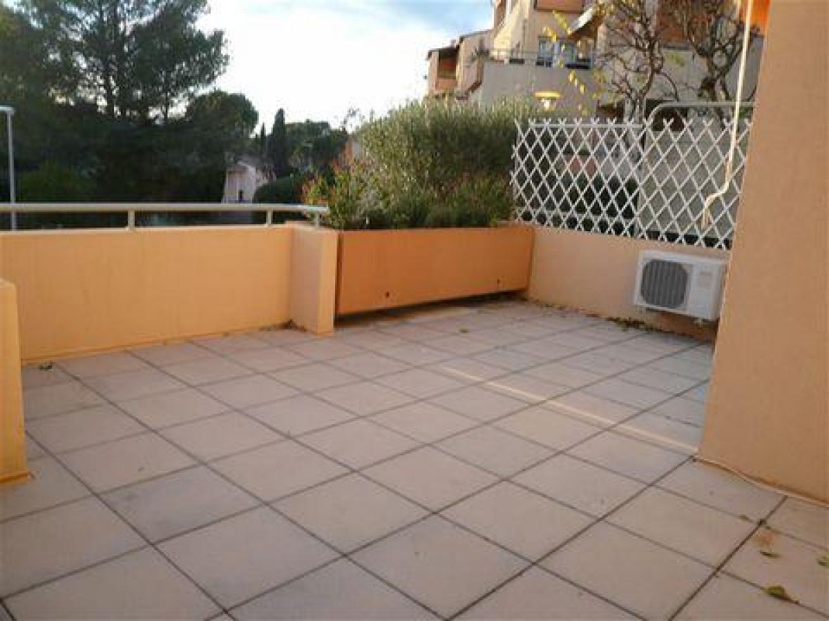 Picture of Apartment For Sale in Nimes, Languedoc Roussillon, France