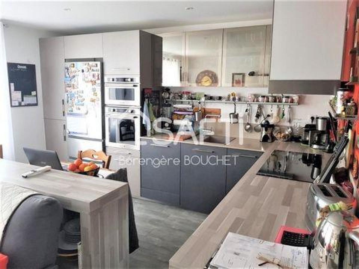 Picture of Apartment For Sale in Bordeaux, Aquitaine, France