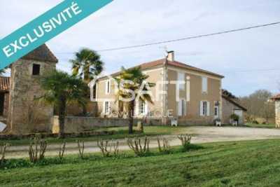 Home For Sale in Pavie, France