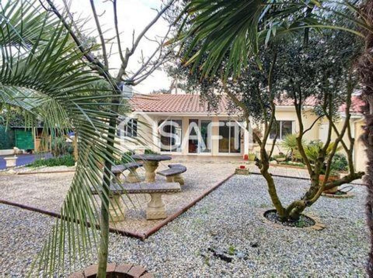 Picture of Home For Sale in Biscarrosse, Aquitaine, France