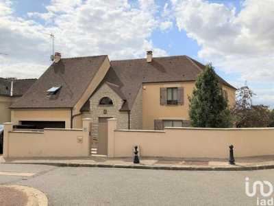 Home For Sale in Chavenay, France