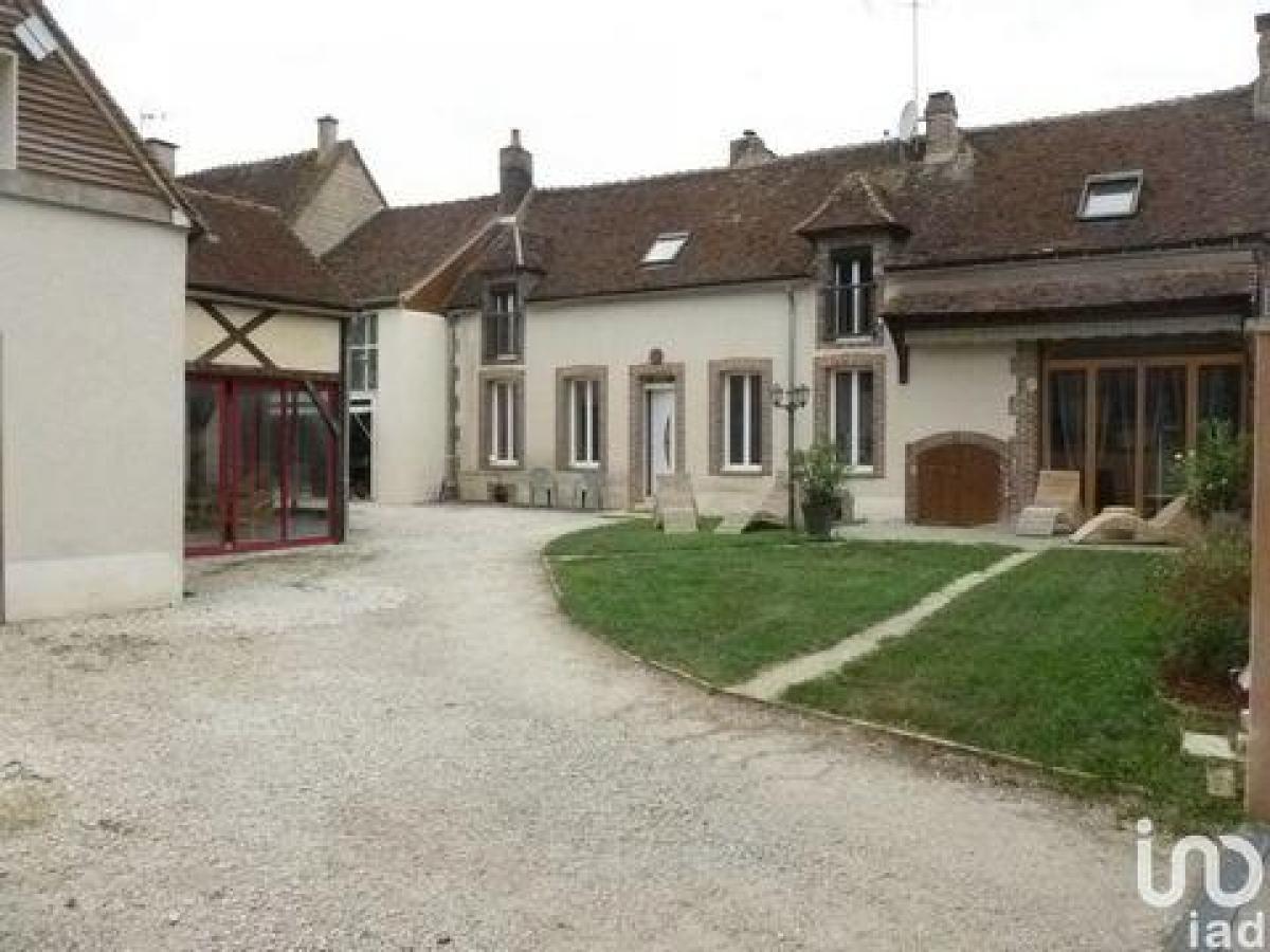 Picture of Home For Sale in Joigny, Bourgogne, France