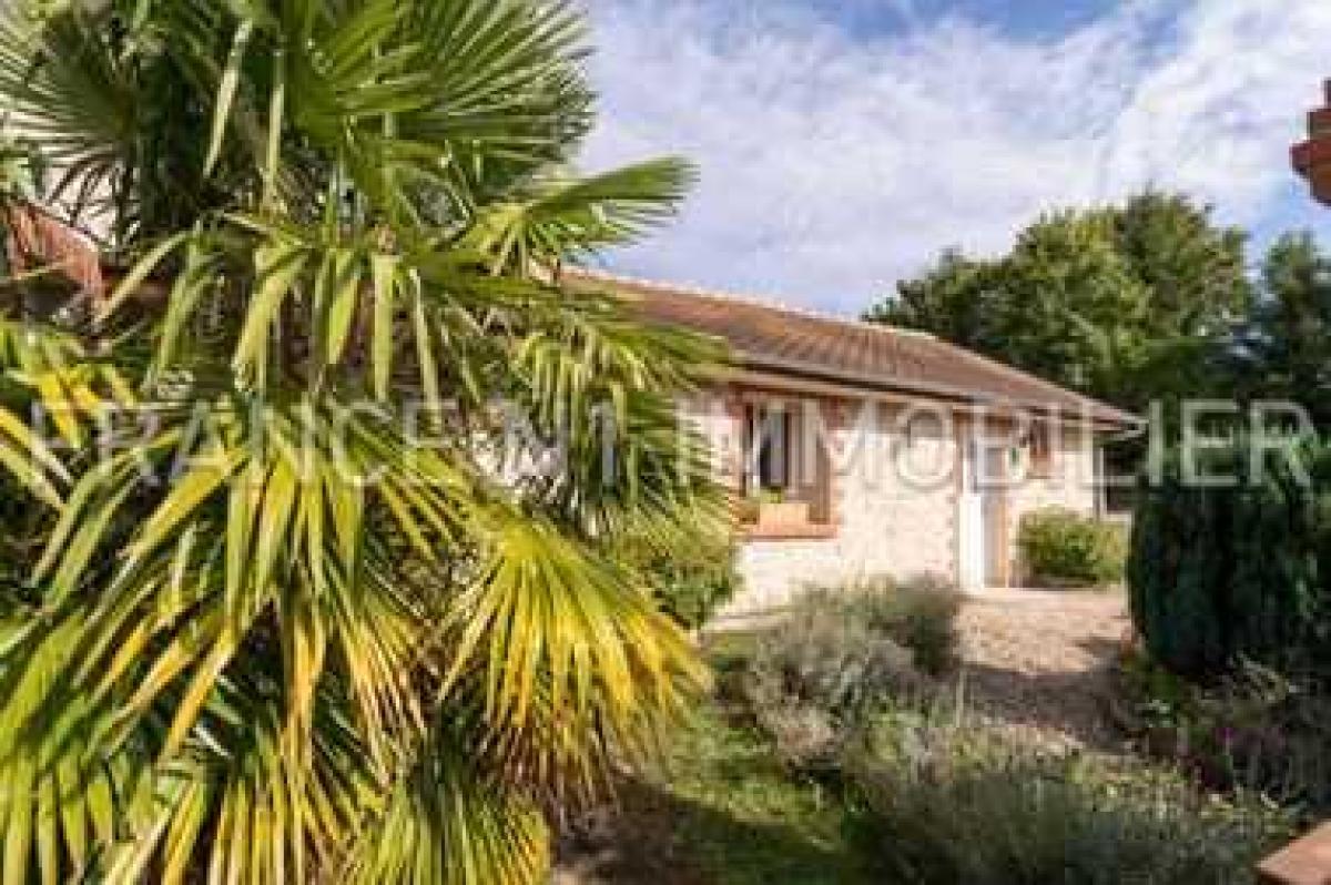 Picture of Home For Sale in Soissons, Picardie, France
