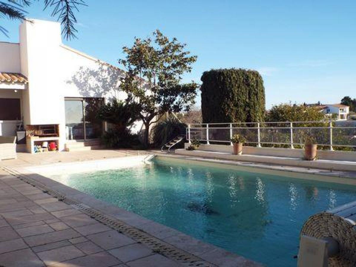 Picture of Home For Sale in Arles, Provence-Alpes-Cote d'Azur, France