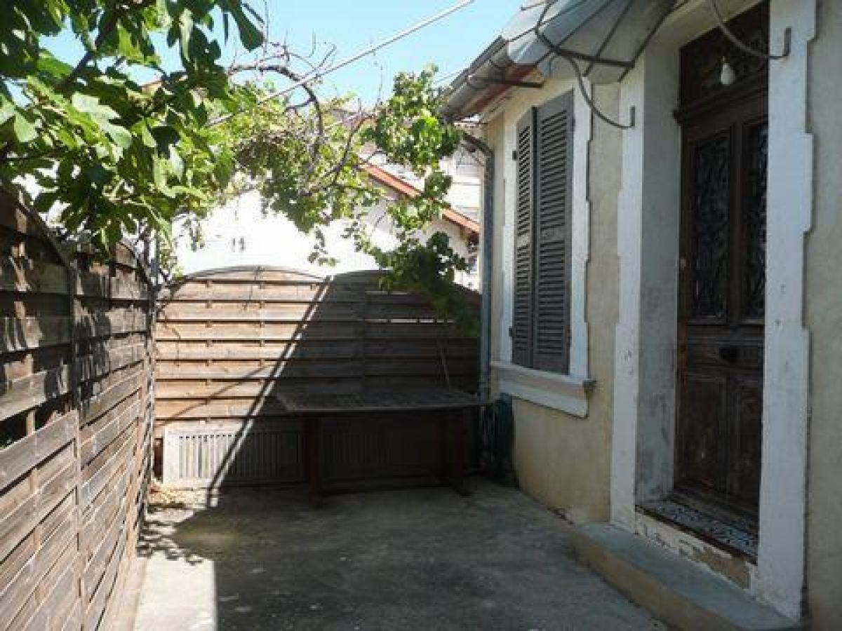 Picture of Home For Sale in Carpentras, Provence-Alpes-Cote d'Azur, France