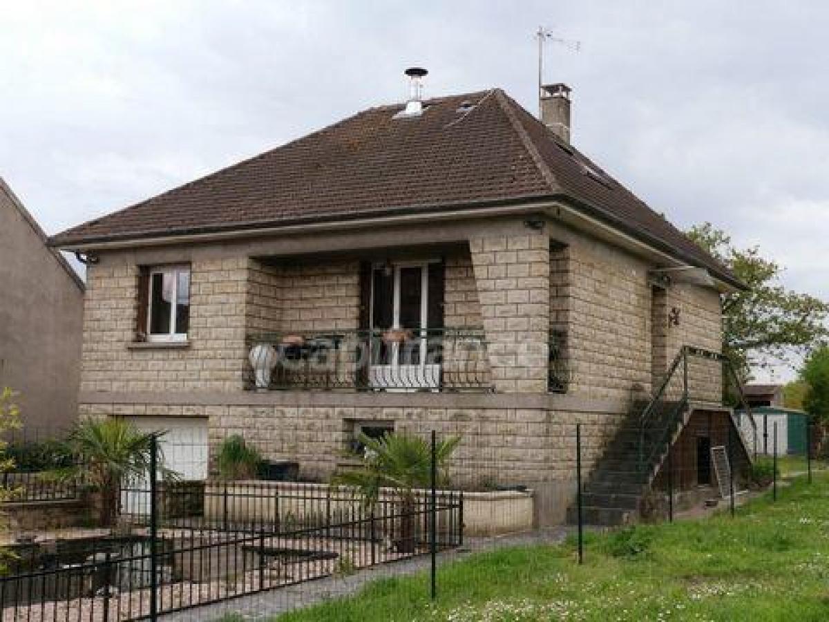 Picture of Home For Sale in Senlis, Picardie, France