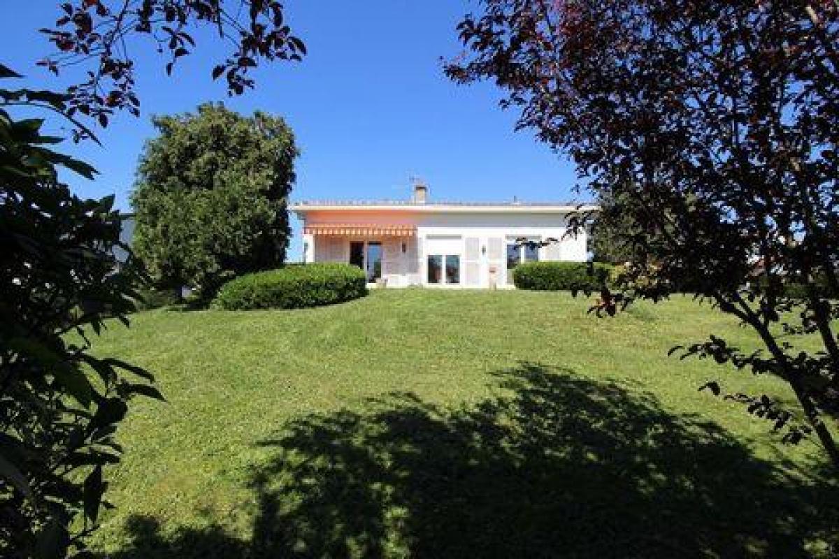 Picture of Home For Sale in Bouzonville, Centre, France