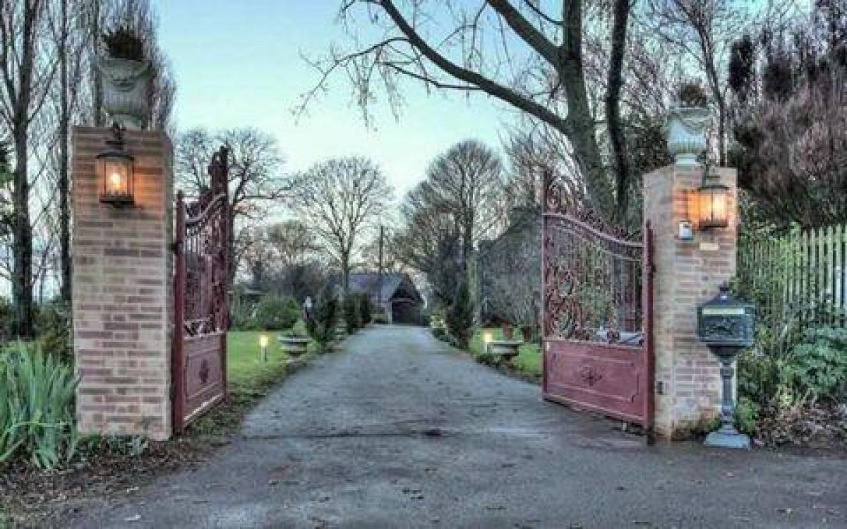 Picture of Home For Sale in Plumeliau, Morbihan, France