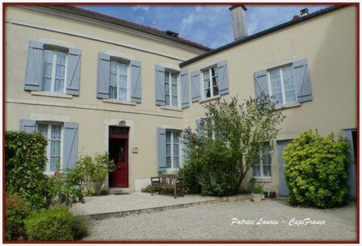 Picture of Home For Sale in Montbard, Bourgogne, France