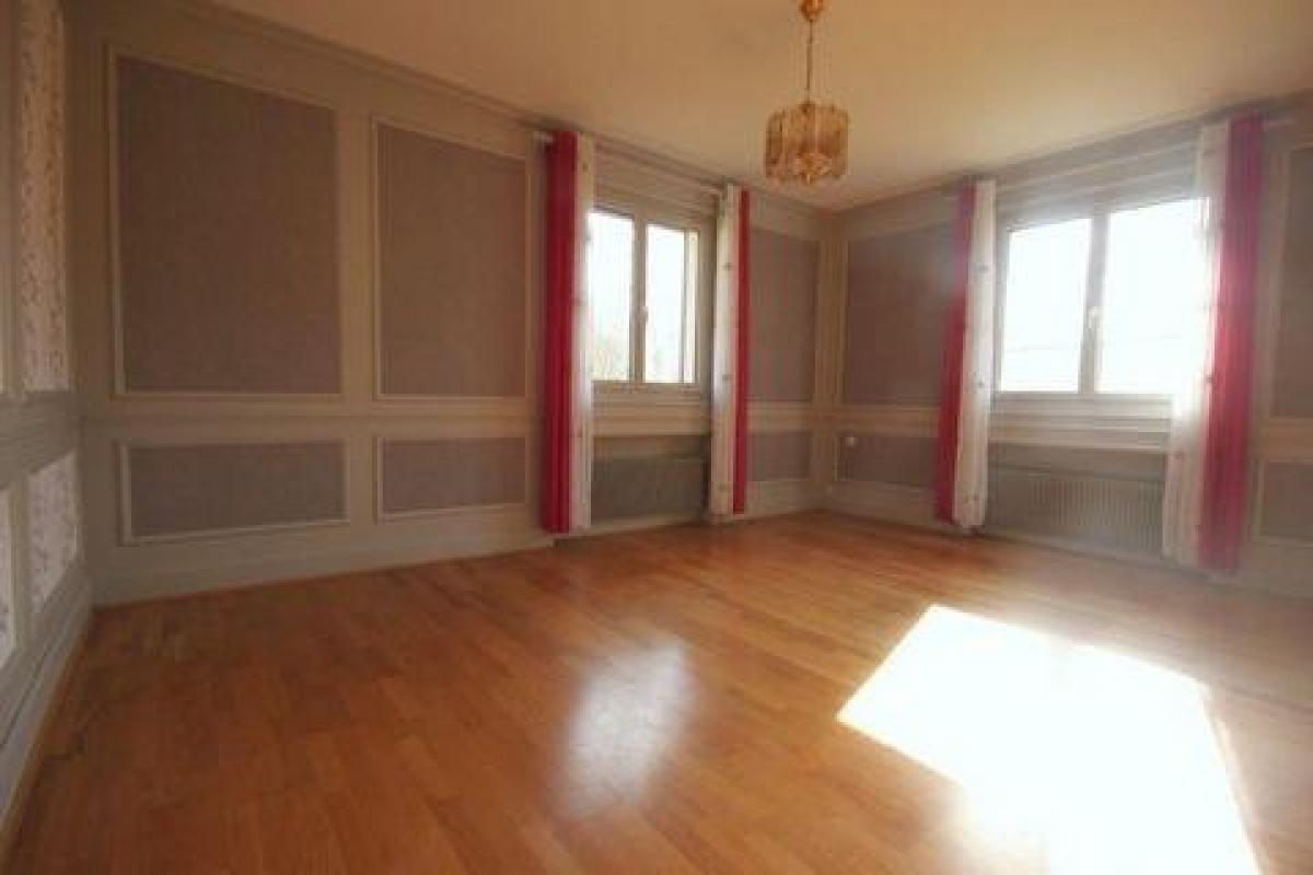 Picture of Home For Sale in Abbeville, Picardie, France