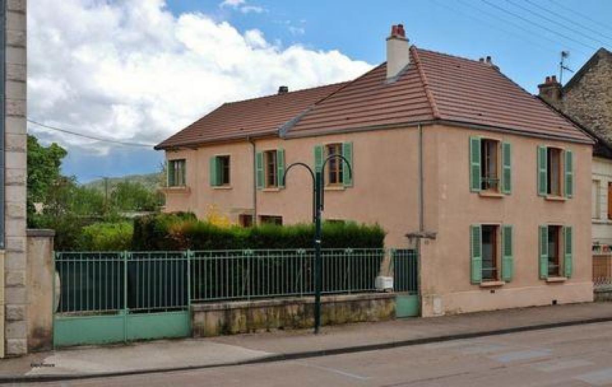 Picture of Home For Sale in Montbard, Bourgogne, France