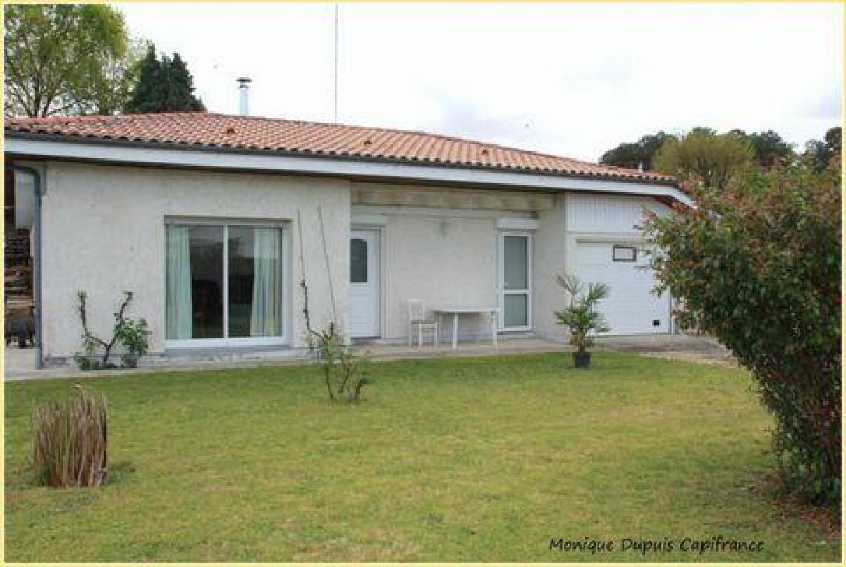 Picture of Home For Sale in Ychoux, Aquitaine, France