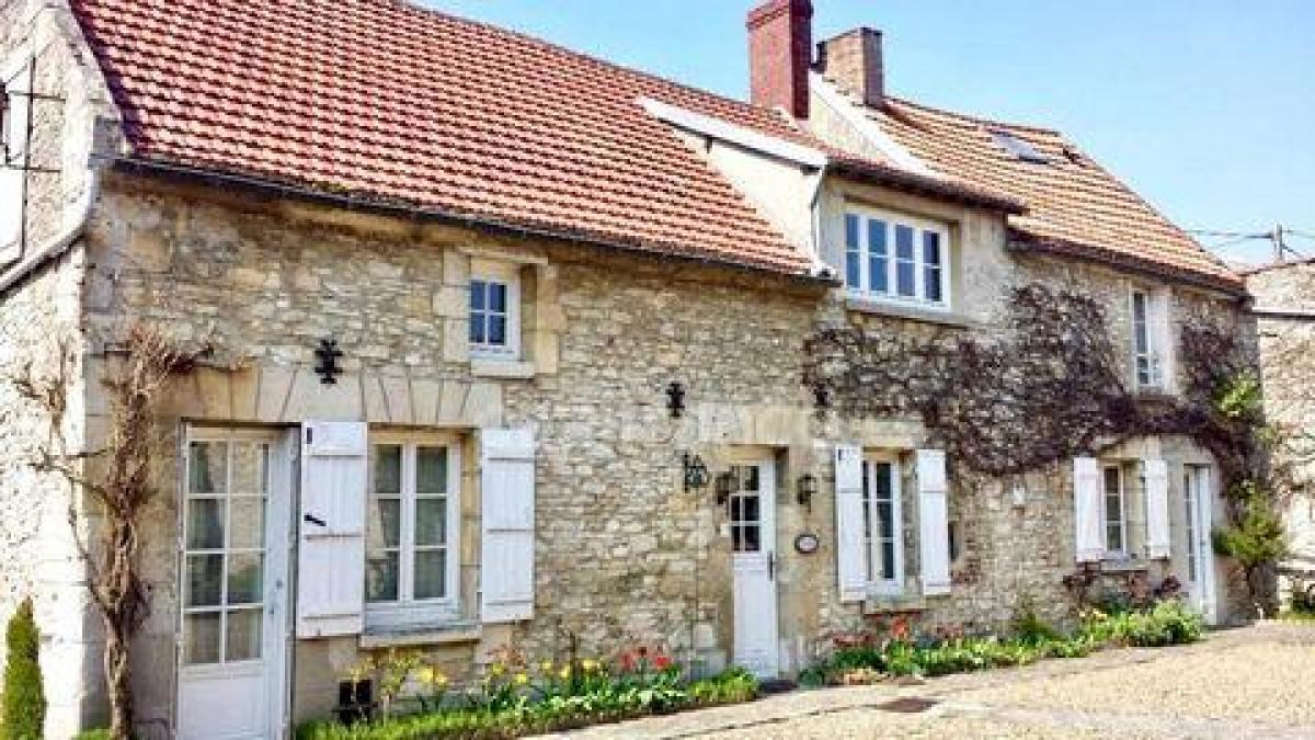 Picture of Home For Sale in Senlis, Picardie, France