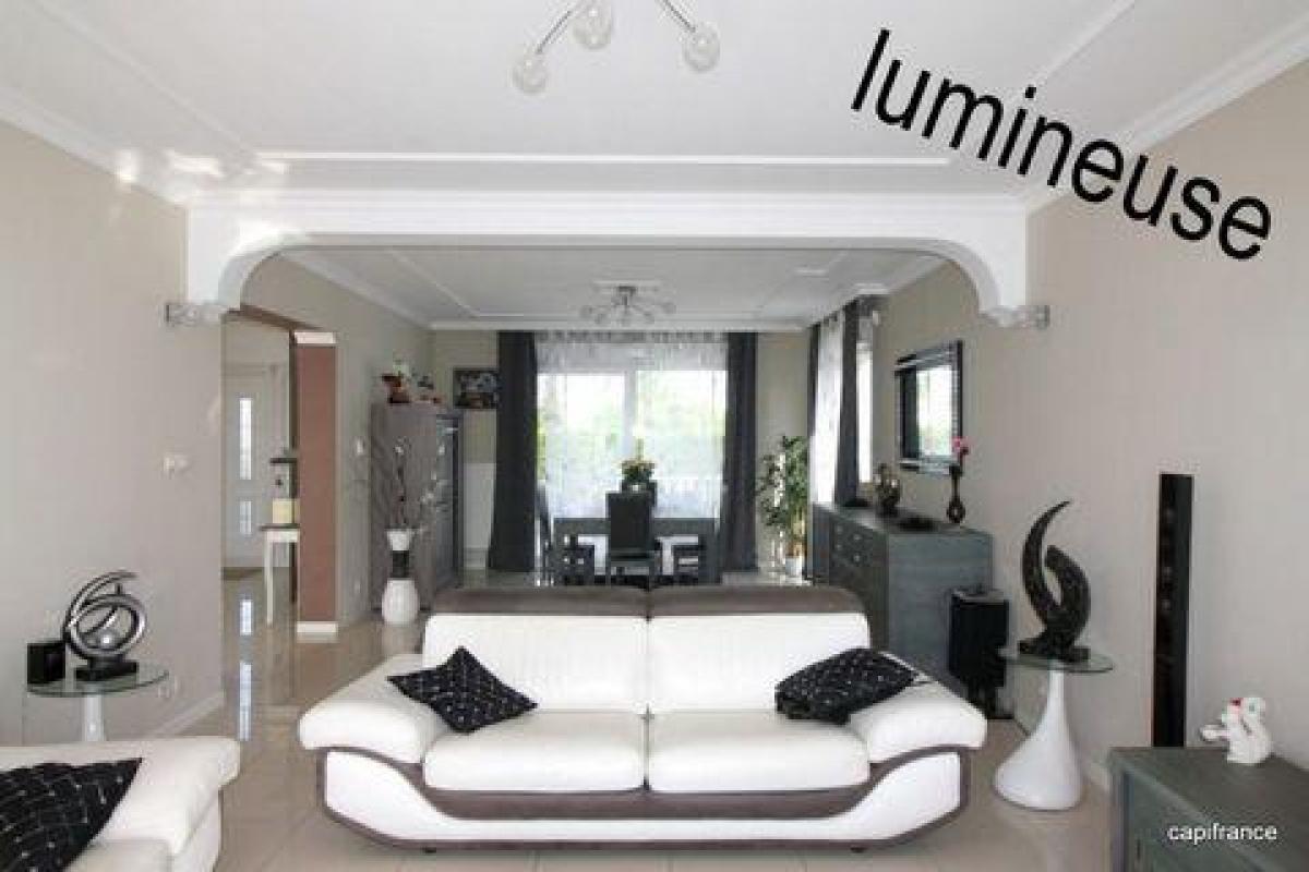 Picture of Home For Sale in Jargeau, Centre, France