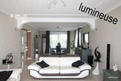 Home For Sale in Jargeau, France