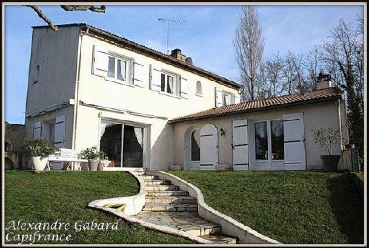 Picture of Home For Sale in Aiguillon, Aquitaine, France