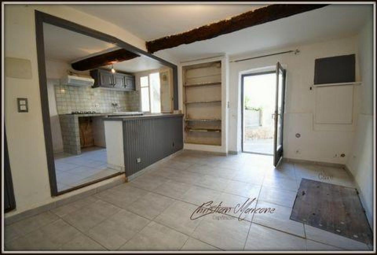 Picture of Home For Sale in Cadenet, Provence-Alpes-Cote d'Azur, France